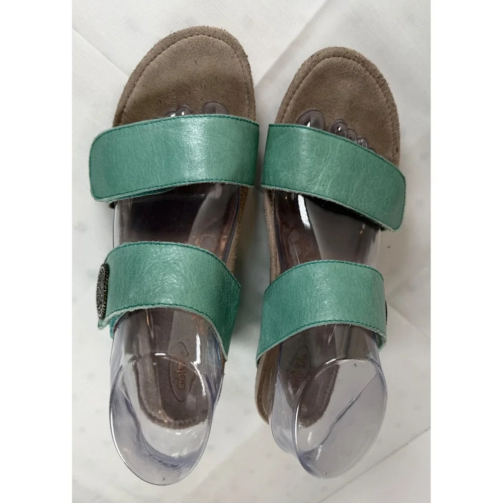 Aetrex Teal‎ Leather Wedge Sandals Adjustable Straps Bronze Medallion Womens